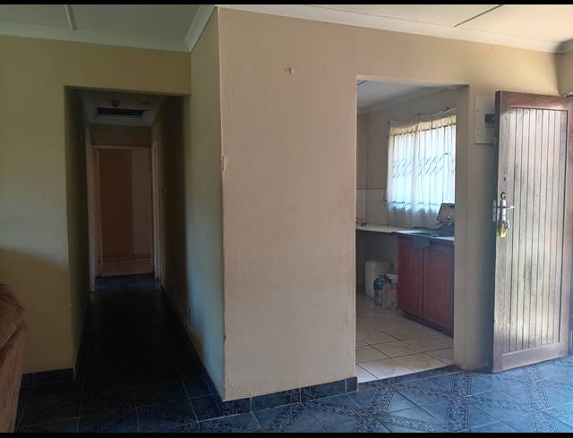 3 BEDROOM HOUSE FOR SALE IN UMLAZI BB
